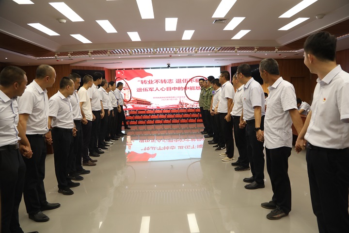 4.凝聚团队合力游戏.JPG