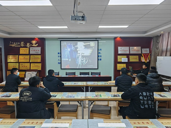1703896547420894.jpeg 拍摄:任兴林 组织智能化钻机厂家发展讲座.jpg