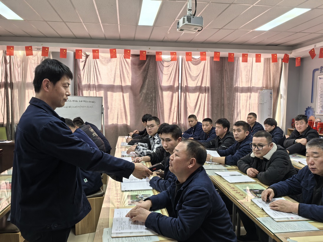 图二：班前会酒精检测.jpg